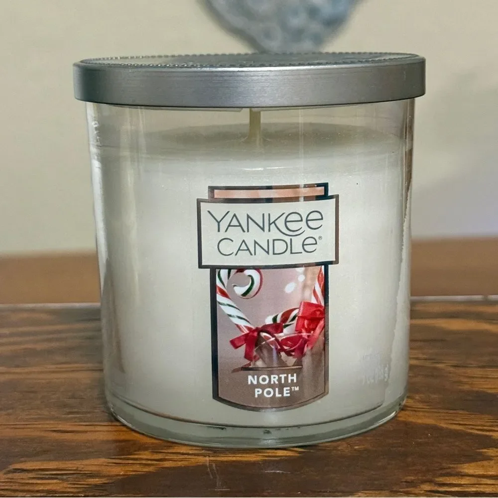 NWOT Retired Yankee Candle North Pole Scented Candle 7 OZ (198g)